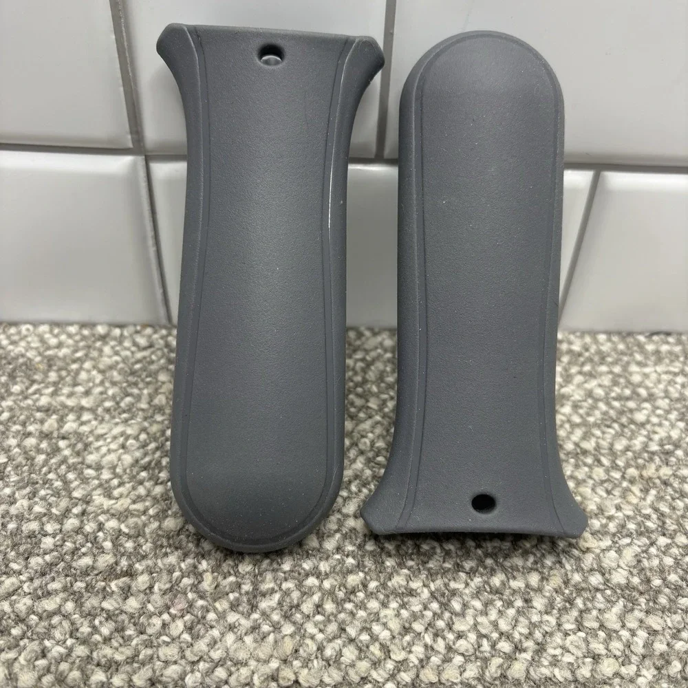 Lodge Deluxe Gray Kitchen Silicone Skillet Handle Holders